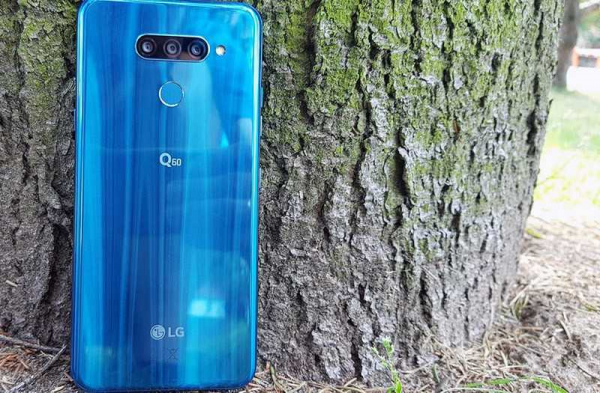 Обзор LG Q60: смартфон с проблемами и завышенной ценой